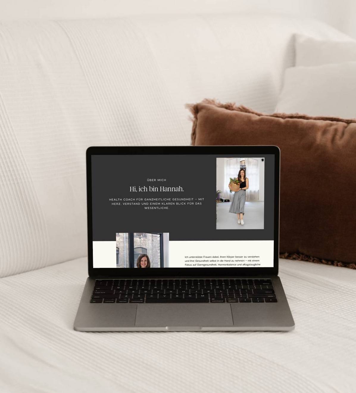 Laptop Mockup zeigt WordPress Webdesign der Website von Hannah Willemsen