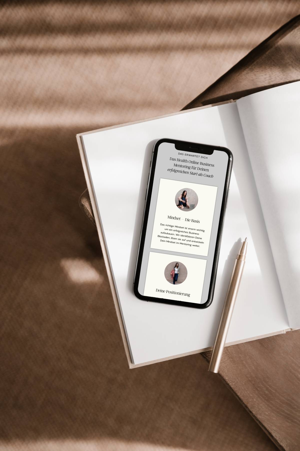 ein Handy Mockup der Website von Hannah Willemsen